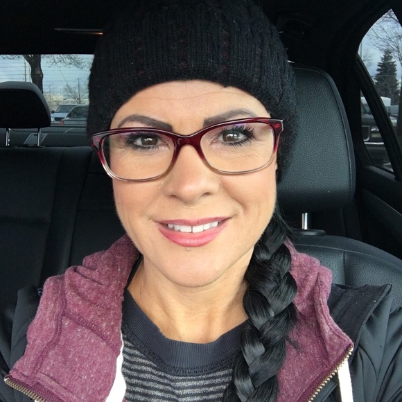 Meet your Posher, Becki - Picture 2 of 2